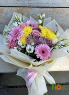 Букет с гербери и хризантеми – Нежна хармония