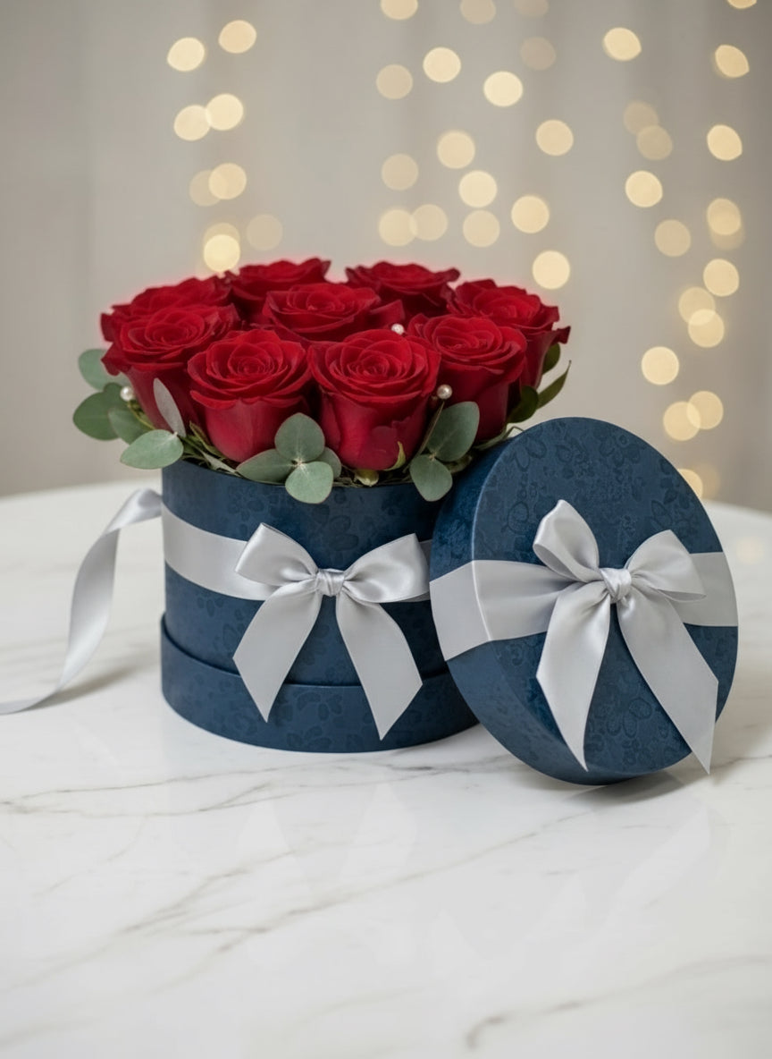 9 РОЗИ В КУТИЯ СЪС ЗЕЛЕНИНА