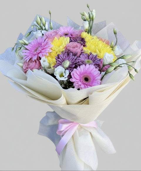 Букет с гербери и хризантеми – Нежна хармония
