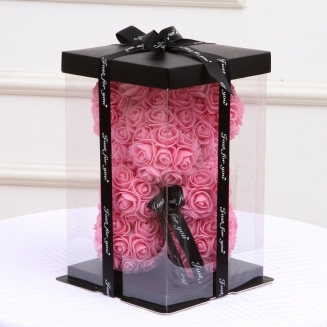 Розово мече от изкуствени розички с панделка в луксозна кутия