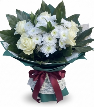 БЕЛИ РОЗИ С ХРИЗАНТЕМИ